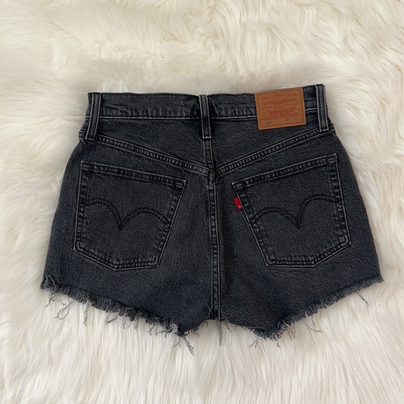 LEVIS 501 SHORTS SIZE 26 - Picture 2 of 2